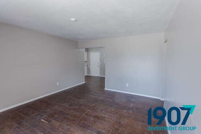 Building Photo - Spacious 5-Bedroom Home in Moore with Rece...