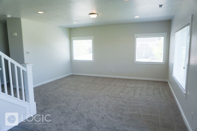 Building Photo - 15180 Gunpowder Ct