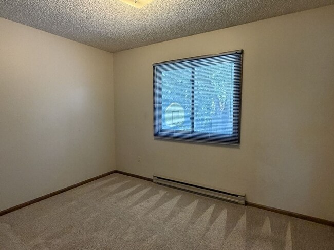 Building Photo - 2013 Custer Dr