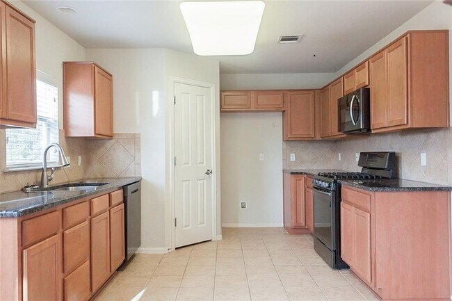 Building Photo - 965 Sweet Gum Dr