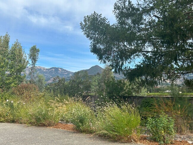 Building Photo - 8280 Oakmont Dr