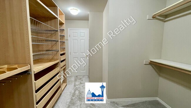 Building Photo - Step Inside this beautiful Home in Tacoma!