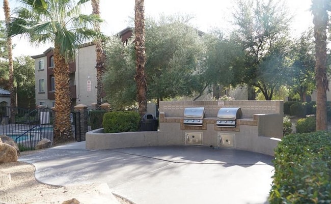 Building Photo - 4400 S Jones Blvd