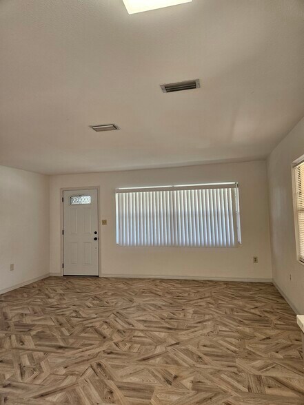 Building Photo - 733 E Minneola Ave