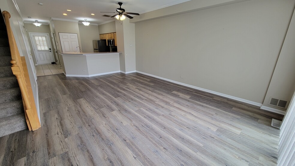 Building Photo - 2807 Stonewater Dr