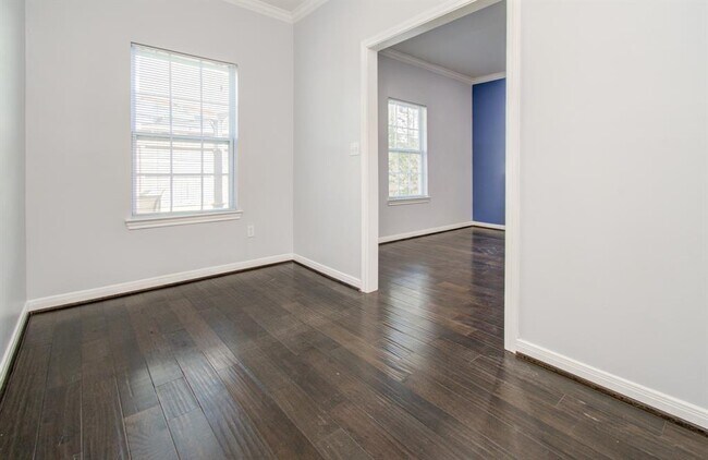 Building Photo - 2111 Summer St