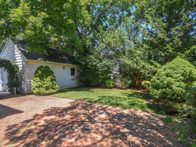 Building Photo - 121 Hillcrest Ave