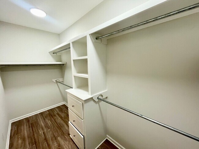 Building Photo - Beautiful 3/2 + office home for rent next to Brandon High School!