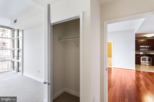 Building Photo - 157 Fleet St