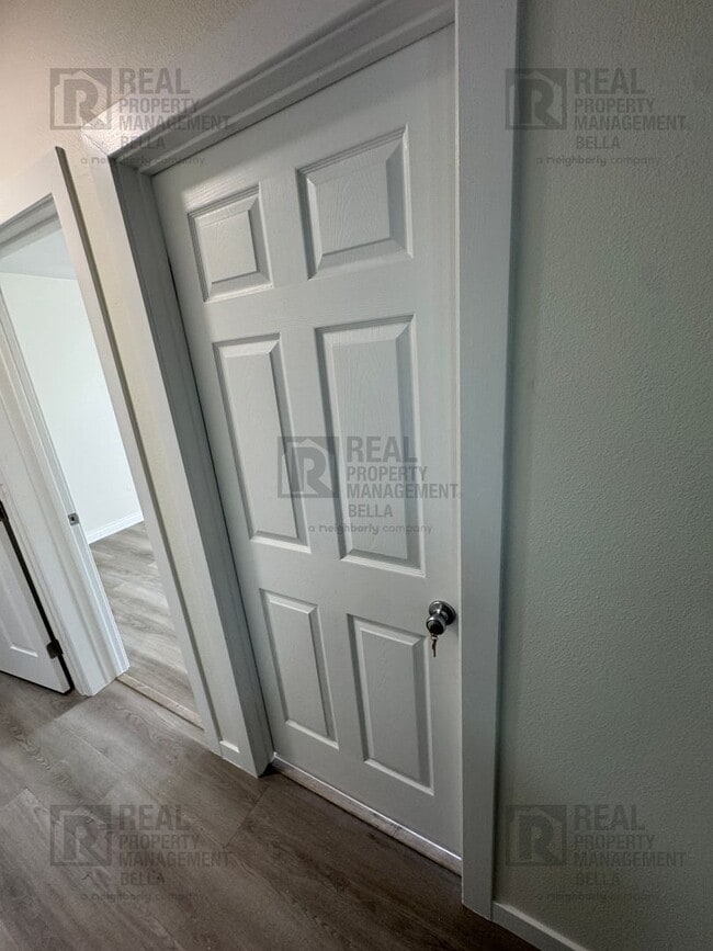 Building Photo - Spacious Single-Story 7-Bedroom Home with Open Layout & Abundant Natural Light