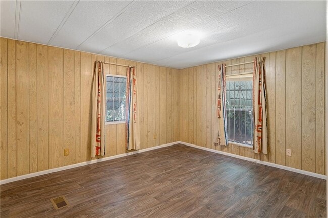 Building Photo - 6601 Sutherland Ave