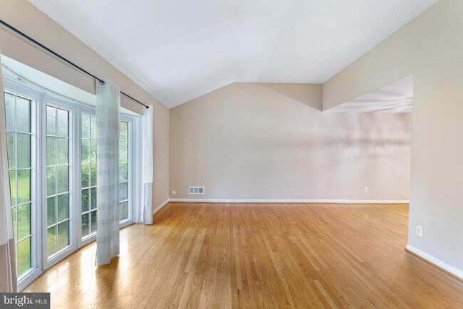 Building Photo - 6503 Friars Ct