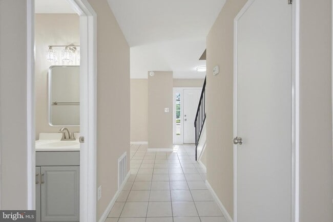 Building Photo - 744 Cordell Way
