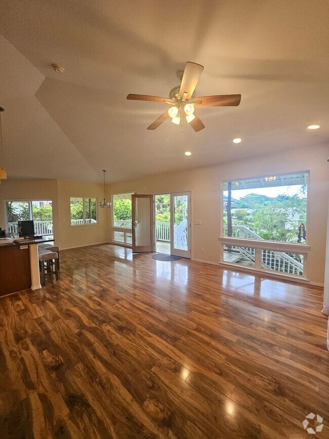 Building Photo - Beautiful 3 Bedroom Home in Upper Kaumana