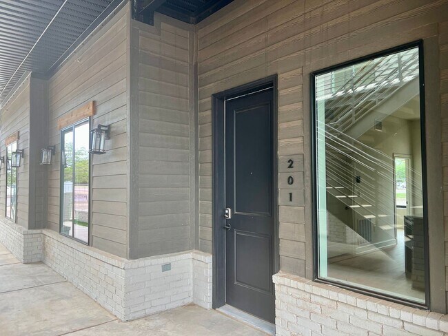 Building Photo - The Court At Overton