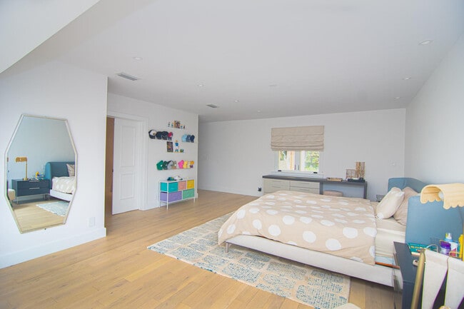 Building Photo - 8208 Twin Lake Dr