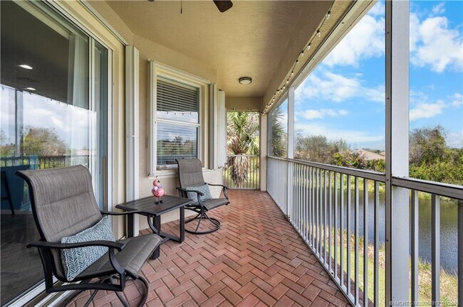 Building Photo - 691 SW Glen Crest Way