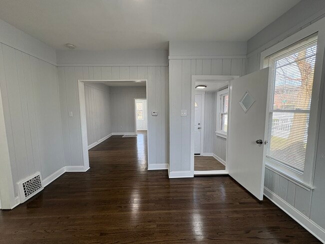 Building Photo - 307 Prairie Ave