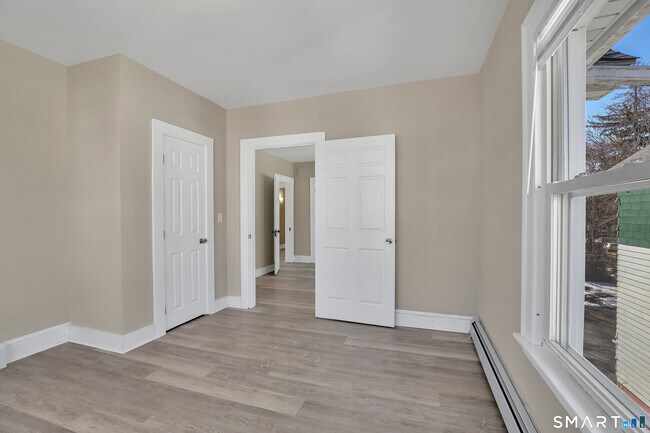 Building Photo - 23 Day St