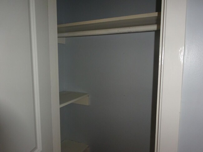 Building Photo - For Lease | 3 Bed, 1 Bath | 1,074 Sq Ft |O...