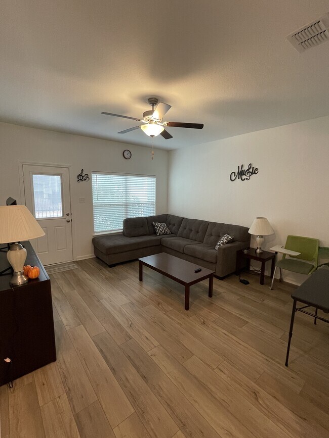 Building Photo - 10829 Emerick St