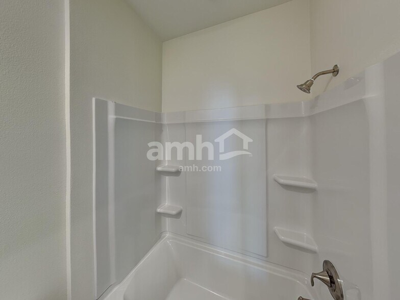 Building Photo - 5932 Pinewood Ests Dr