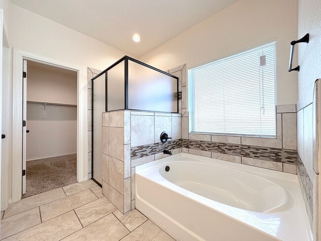 Building Photo - East El Paso 3 bed Refrig A/C