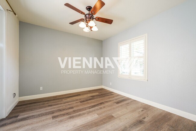 Building Photo - 48 Villa Gardens Ct