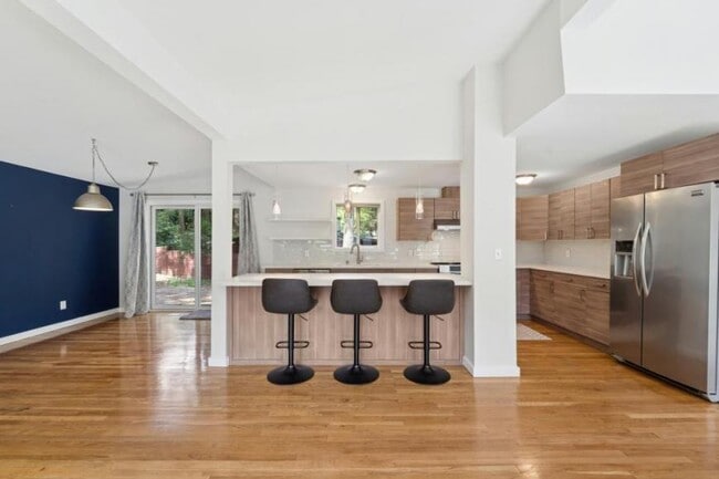 Building Photo - 4 bedroom in Shoreline WA 98133
