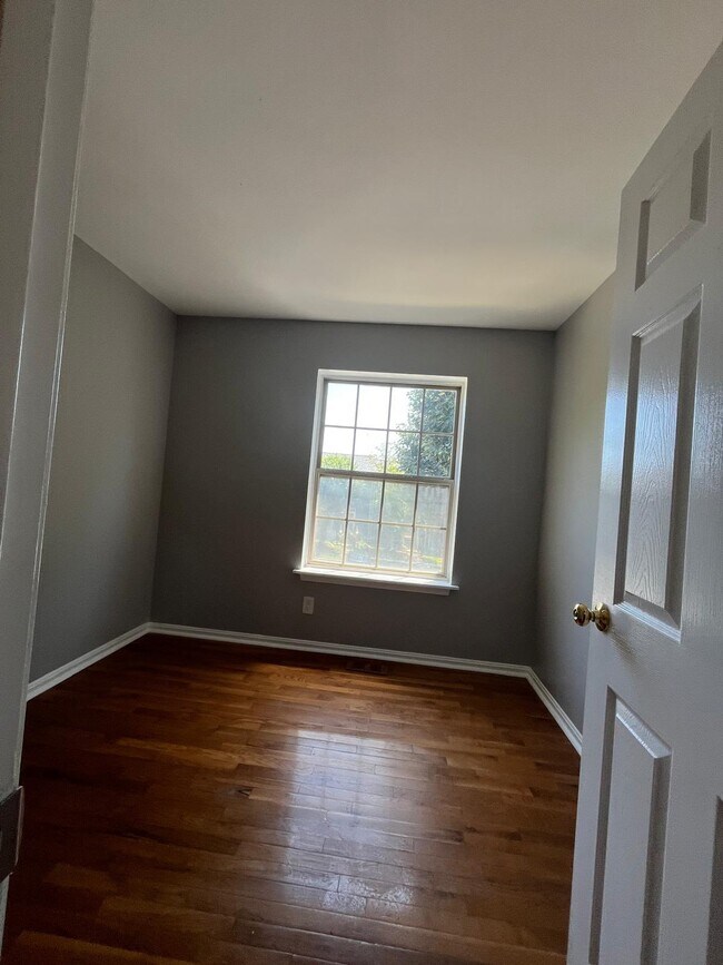 Building Photo - 4674 Mews Dr