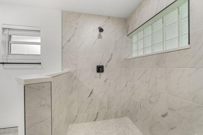 Building Photo - 908 Hibiscus Dr