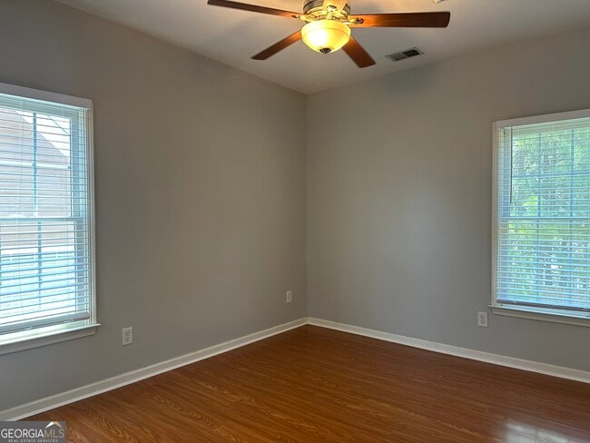 Building Photo - 669 Maple Grove Way