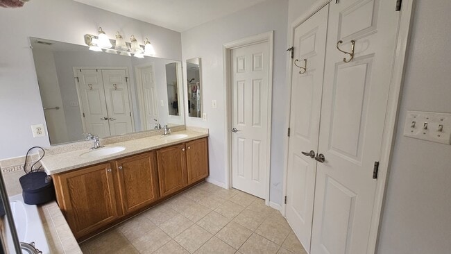 Building Photo - 7334 Hampton Manor Pl