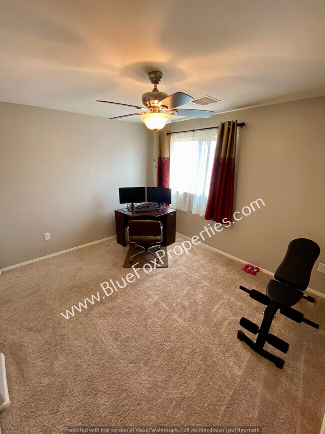 Building Photo - 9009 W Rolling Springs Dr