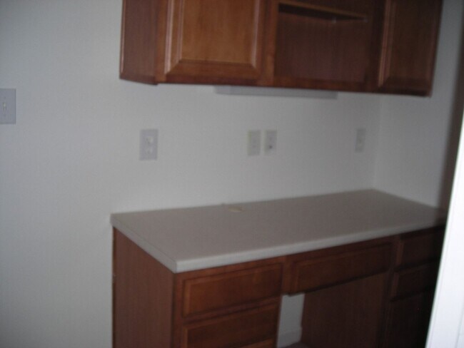 Building Photo - 1353SF 2BR 2.5BA 2 car garage