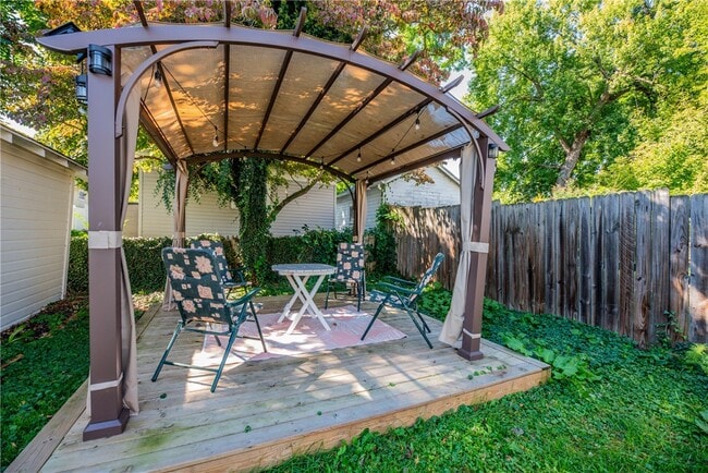 Building Photo - 116 W Spruce St