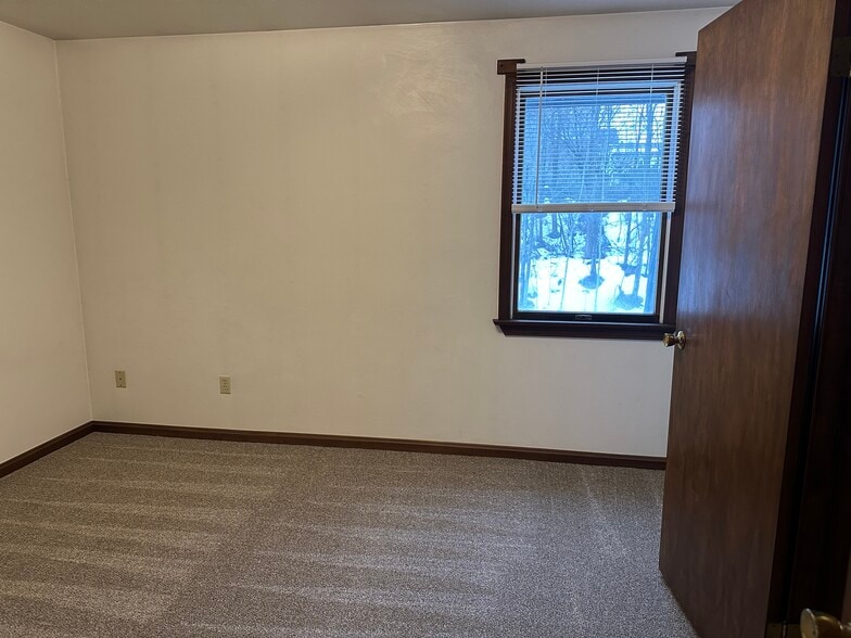 Building Photo - 3169 W 40th St