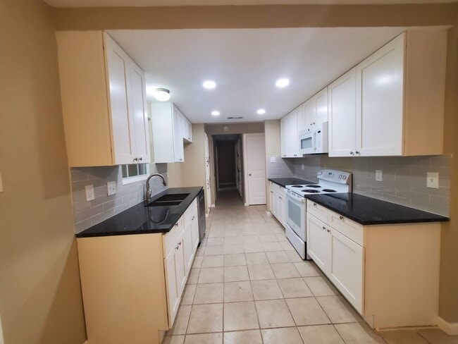 Building Photo - 3051 Heidi St