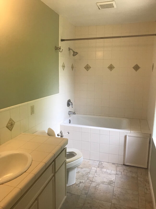 Building Photo - Great House for Rent