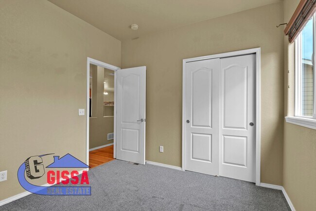 Building Photo - Beautiful ranch style home available to mo...