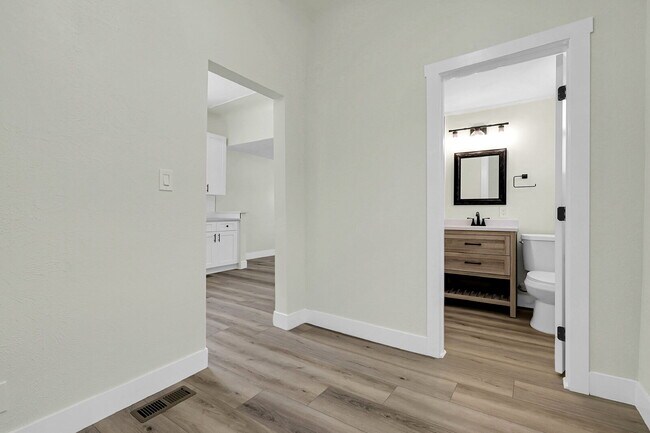 Building Photo - $2,295 - 2 Bed, 1 Bath Newly Renovated Hom...