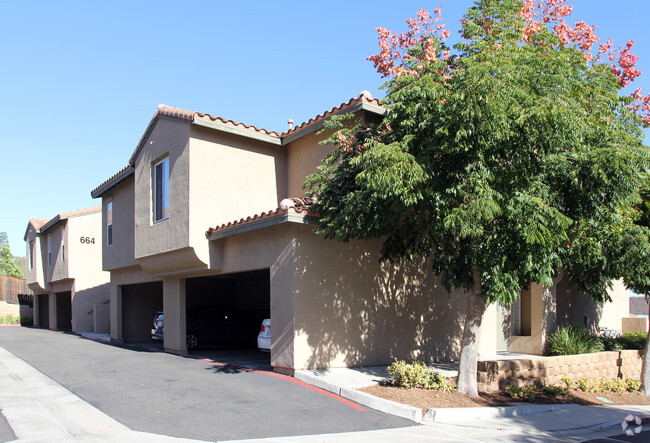 Building Photo - The Knolls