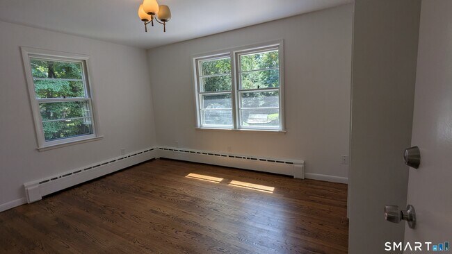 Building Photo - 1139 Brookside Dr