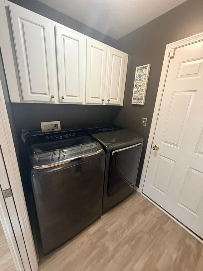 Building Photo - Furnished house for rent