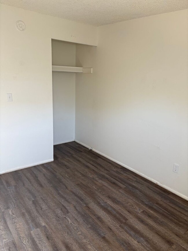 Building Photo - Classic Eastside 3/2 SFR - Move In Special!!!