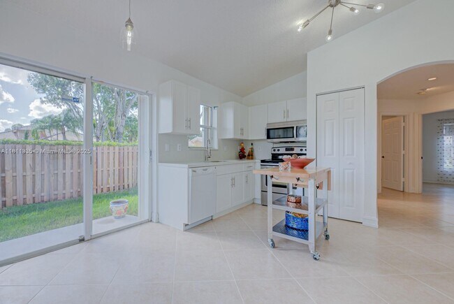 Building Photo - 14133 SW 154th Pl