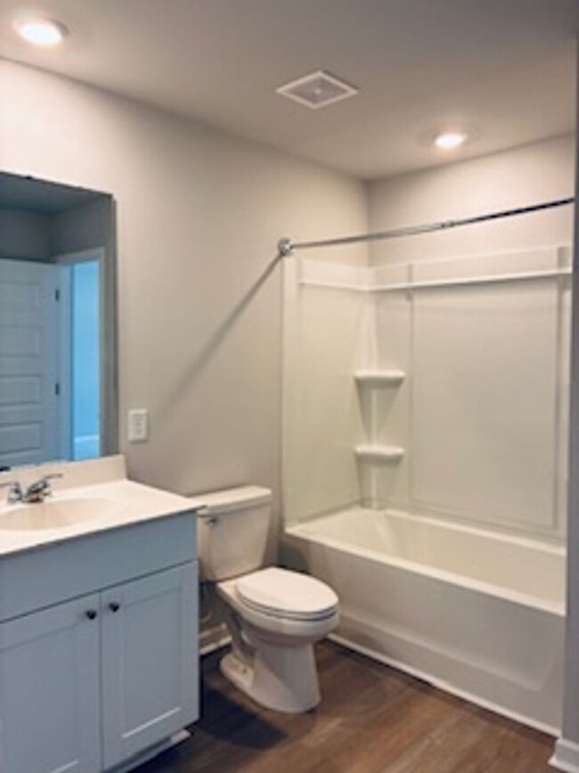 Building Photo - New 3 Bed/ 2.5 Bath Townhome Off Central A...