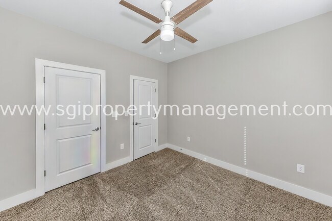 Building Photo - 3604 Aaron Pl