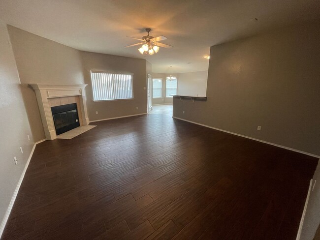 Building Photo - 6200 Suellen Ln