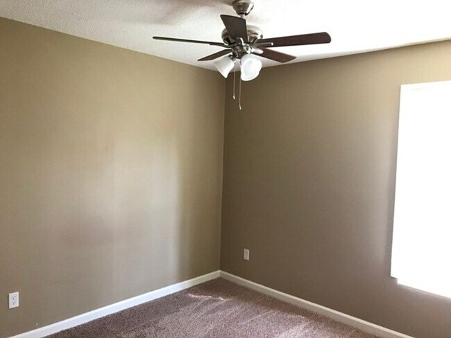Building Photo - Prime location in  Clayton!